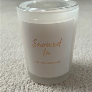 Sonoma Candle. Scent: Snowed In